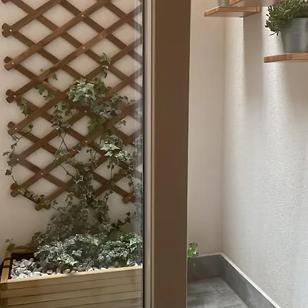 With Love, 4 Διαμέρισμα