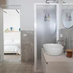 Apartment With Love, 4
